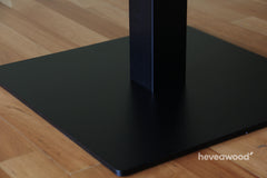 Čtvercová základna černé stolové podnože 450×450 mm, detail